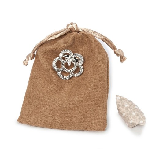 Bolsita beige con broche flor strass y 4 caramelos