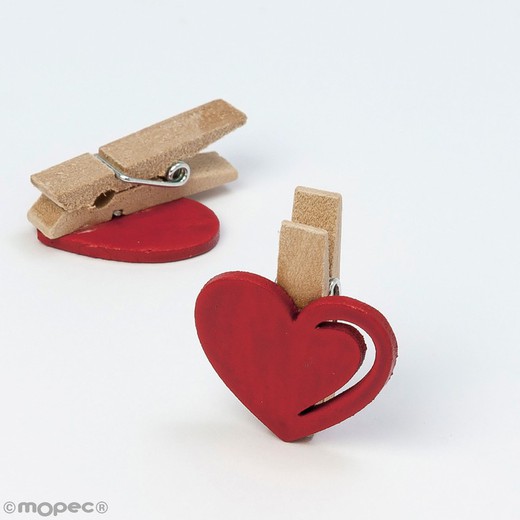 Corazón rojo madera con pinza 3x2,7cm. (3,5cm.pinza), min.12