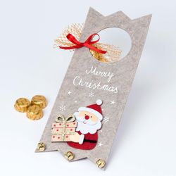 Adorno para la puerta Papa Noel regalo cascabeles 3bombones