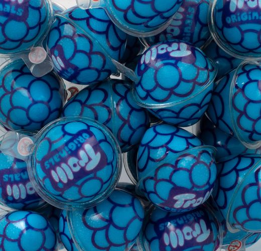 Bolinhas de gelatina recheadas com framboesa azul da Trolli