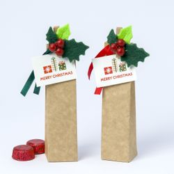 Caja pinza acebo con tarjeta Merry Christmas 2 bombones