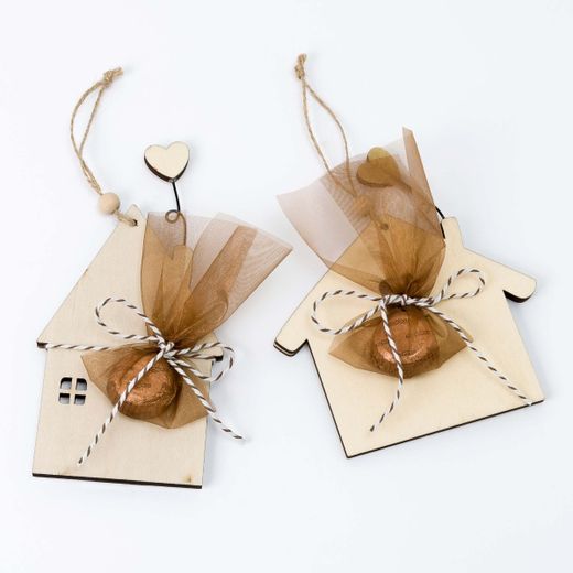 Colgante madera casa marrón surtido con 1 bombón, min.8