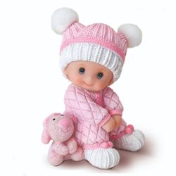 Figura pastel niña bebé sentada con peluche (10cm) de Mopec. figura pastel nacimiento o bautizo