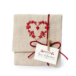 Guardatodo corazón bordado tarjeta San Valentín 4 nap.