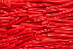 Regaliz Mega torcidas de fresa Haribo (200 unidades)