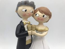 Novios Bodas de Oro Copas Doradas Con Pelo Moreno