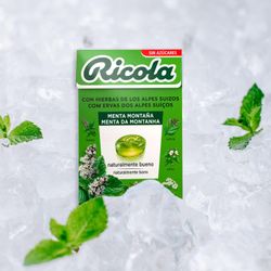Ricola – Menta di Montagna, Caramelle Dure, Rinfresca e Lenisce la Gola e le Vie Respiratorie, con Estratto di Menta, 13 Erbe Svizzere e Oli Essenziali, Senza Zucchero, con Dolcificante - Scatola da 50 g